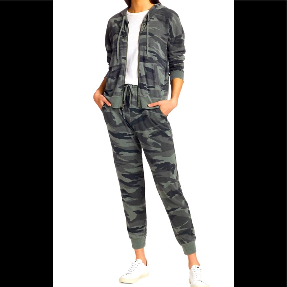 Splendid camouflage joggers olive branch